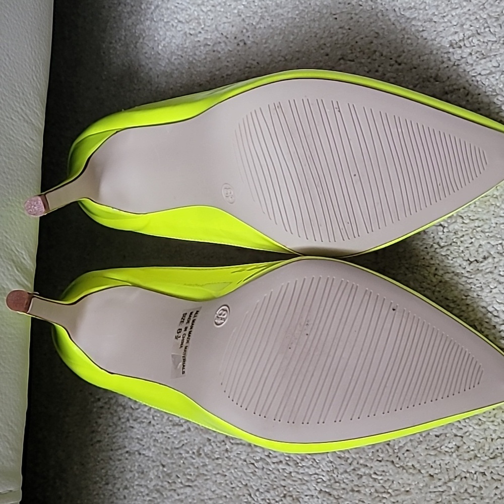 Shoes - Picture 4 of 4